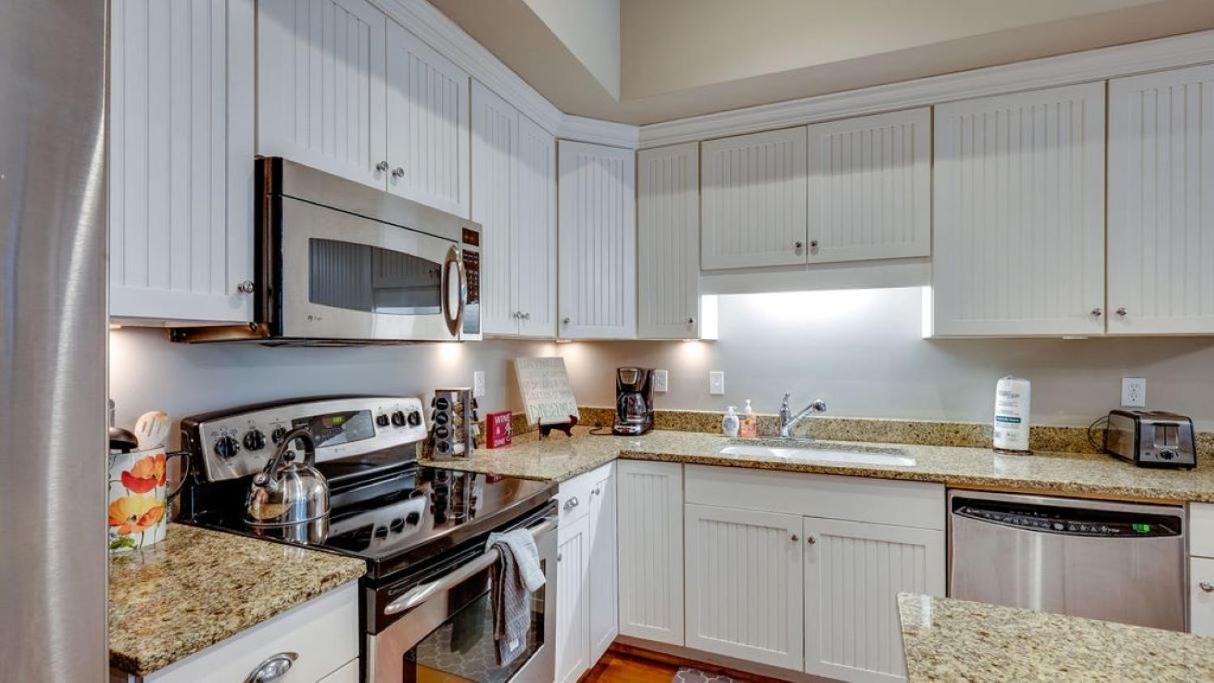 201 York #3 - Homey Downtown 2 Bedroom Steps From The River Савана Екстериор снимка
