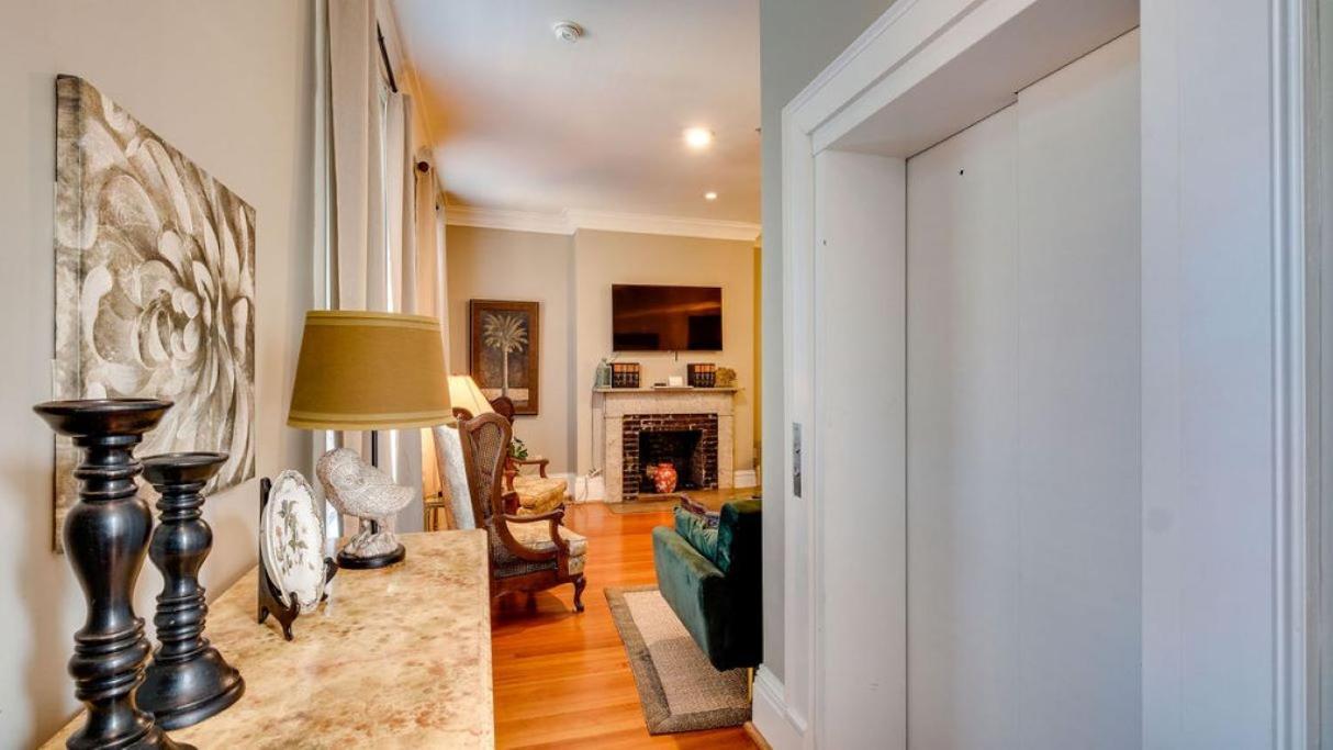 201 York #3 - Homey Downtown 2 Bedroom Steps From The River Савана Екстериор снимка