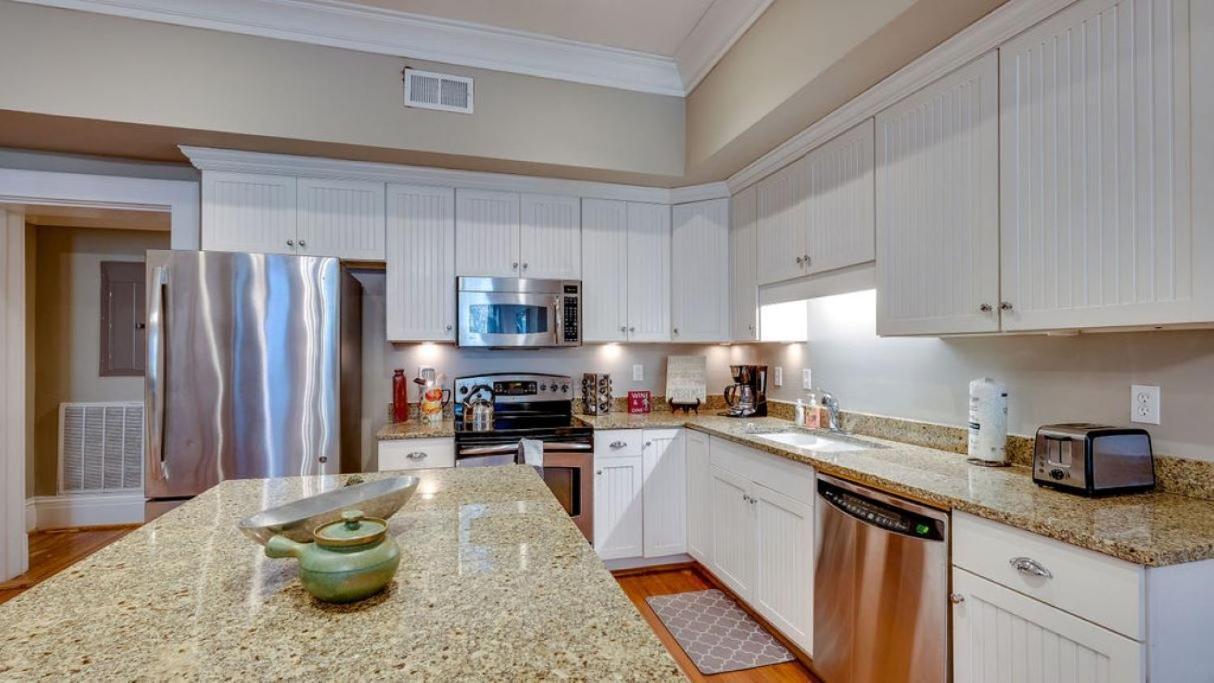 201 York #3 - Homey Downtown 2 Bedroom Steps From The River Савана Екстериор снимка